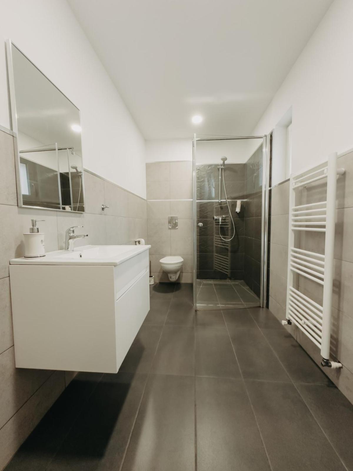 Marcos Apartments Victoriei - Self Check-In Resita Extérieur photo