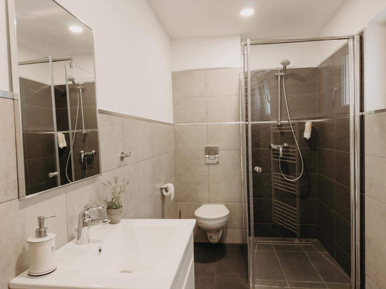 Marcos Apartments Victoriei - Self Check-In Resita Extérieur photo
